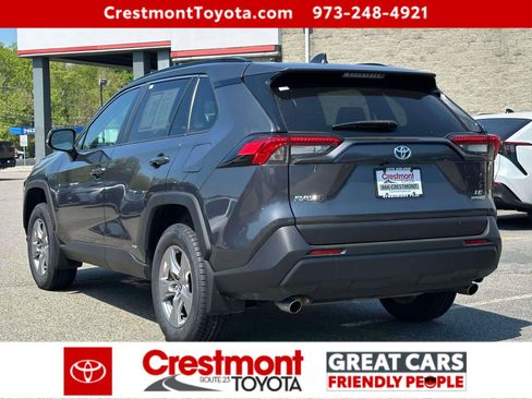 Used 2022 Toyota RAV4 LE AWD/4WD image 4