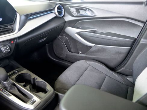 Used 2024 Chevrolet Trax LS image 27