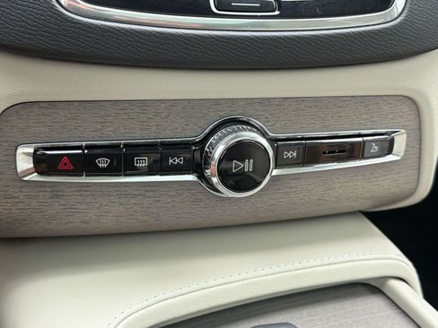 Certified 2024 Volvo XC90 B5 Plus w/ Protection Package Premier AWD/4WD image 16