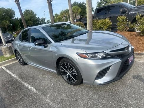 Used 2020 Toyota Camry SE FWD image 2