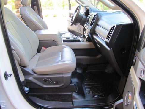 Used 2018 Ford Expedition Max Limited w/ Equipment Group 301A RWD image 27