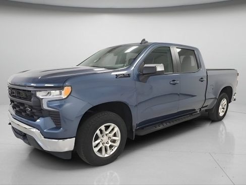Used 2024 Chevrolet Silverado 1500 LT AWD/4WD image 3