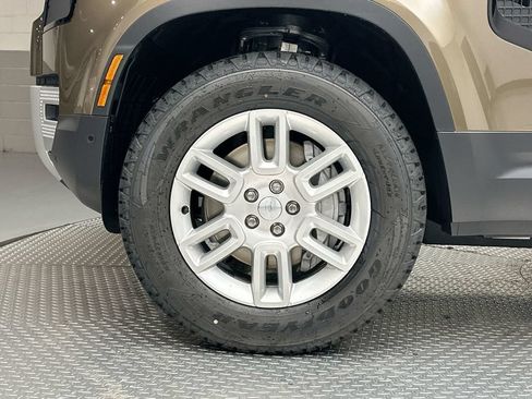 Used 2025 Land Rover Defender 110 S AWD/4WD image 4