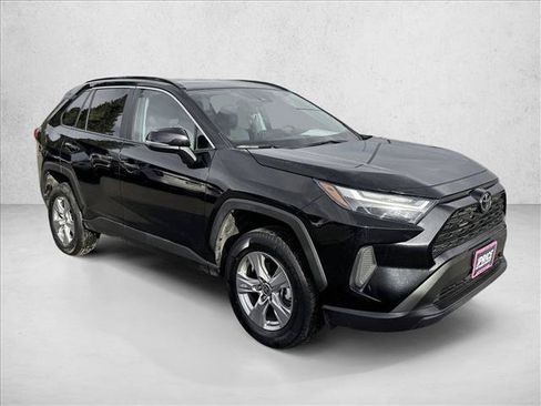 Used 2025 Toyota RAV4 XLE AWD/4WD image 3