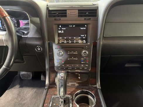 Used 2017 Lincoln Navigator Reserve image 20