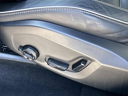 Used 2022 Volvo XC60 B6 R-Design image 18