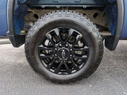 Used 2025 Chevrolet Silverado 2500 Custom w/ Custom Value Package image 13