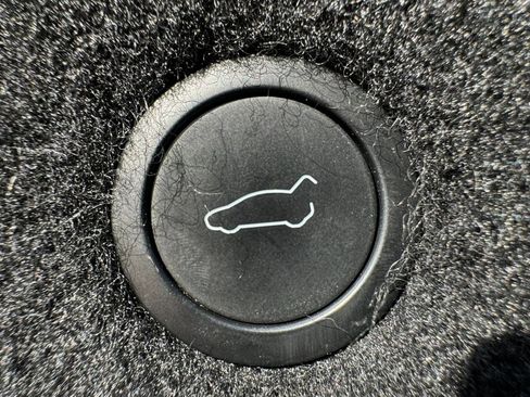 Used 2022 Tesla Model S AWD/4WD image 38