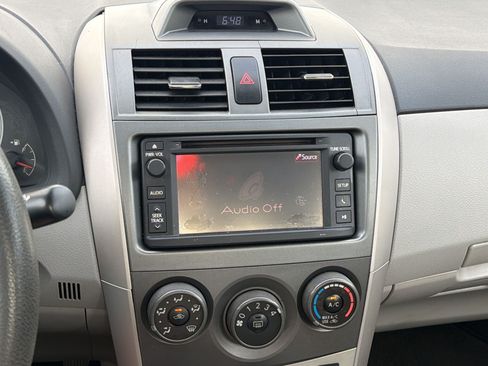 Used 2013 Toyota Corolla LE FWD image 22