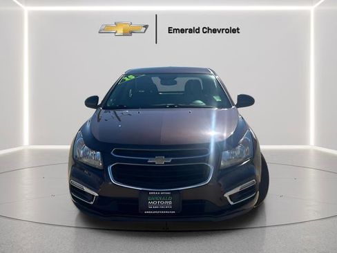 Used 2015 Chevrolet Cruze LT FWD image 2
