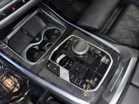 Used 2025 BMW X7 xDrive40i w/ M Sport Package image 29