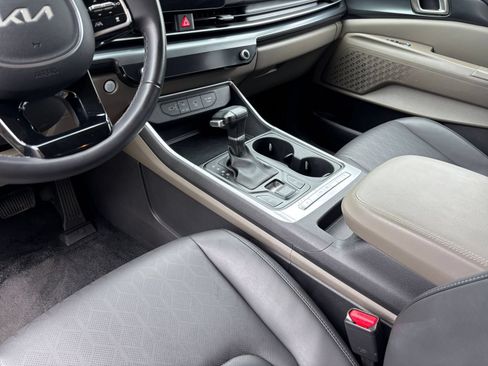 Used 2026 Kia Carnival FWD image 44