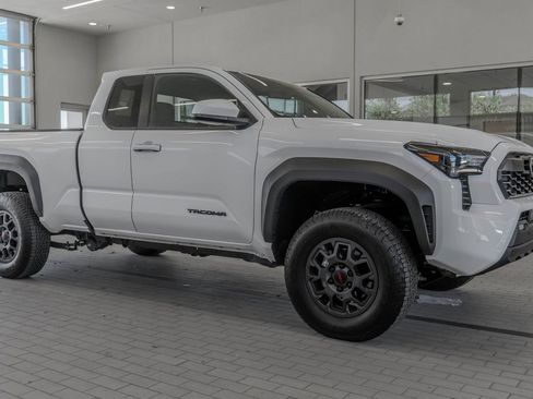 Used 2025 Toyota Tacoma PreRunner RWD image 11