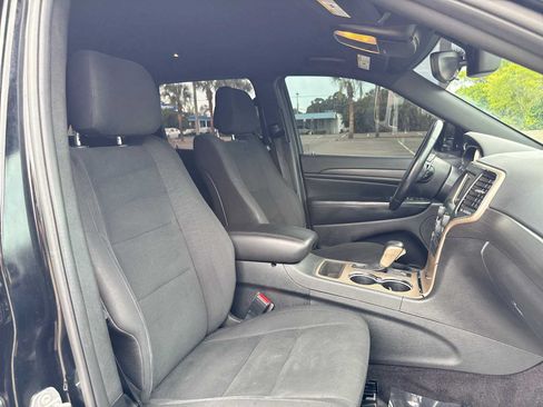 Used 2017 Jeep Grand Cherokee Laredo w/ Quick Order Package 2BE RWD image 24
