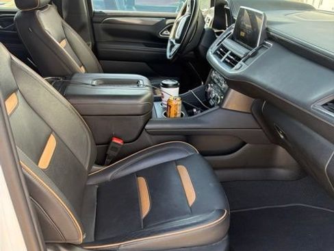 Used 2024 GMC Yukon XL AT4 w/ Technology Package AWD/4WD image 5