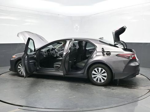 Used 2021 Toyota Camry LE image 41