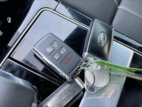 Used 2021 Land Rover Range Rover Velar R-Dynamic S image 35