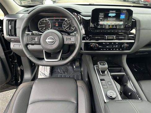 New 2025 Nissan Pathfinder SL image 17