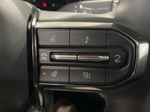 Used 2025 GMC Acadia AT4 w/ Luxury Package image 15