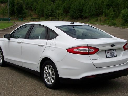 Used 2015 Ford Fusion S FWD image 4