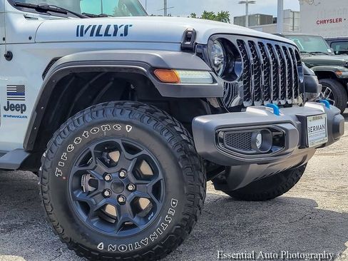 Used 2023 Jeep Wrangler Unlimited w/ Sun & Screen Package AWD/4WD image 4