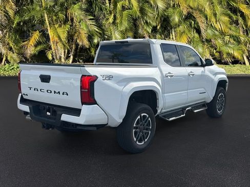 Used 2025 Toyota Tacoma TRD Sport AWD/4WD image 4