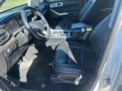 Certified 2022 Ford Explorer Limited w/ Class IV Trailer Tow Package image 9