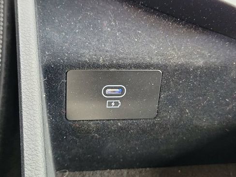 Used 2025 Genesis G70 2.5T AWD/4WD image 33