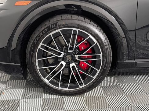 New 2026 Porsche Cayenne Turbo AWD/4WD image 11