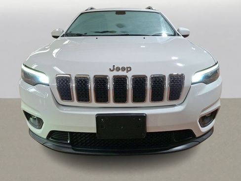 Used 2019 Jeep Cherokee Latitude Plus w/ Comfort/Convenience Group image 2