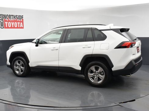 Used 2025 Toyota RAV4 XLE AWD/4WD image 2