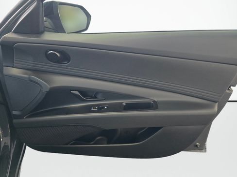 Used 2025 Hyundai Elantra SEL FWD image 39