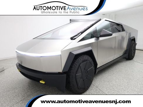 Used 2025 Tesla Cybertruck AWD Crew Cab image 1