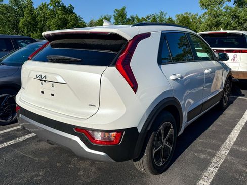 Used 2025 Kia Niro LX FWD image 12