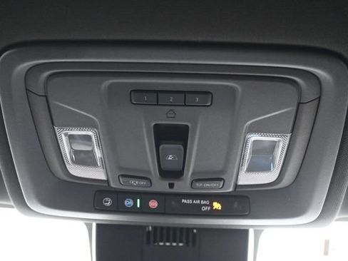 Used 2023 GMC Sierra 1500 Denali w/ Technology Package AWD/4WD image 8