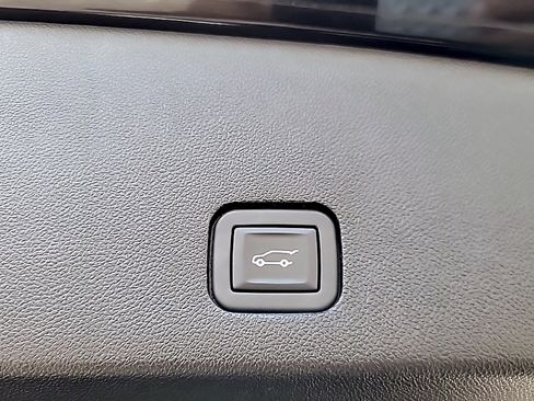 Used 2024 Cadillac XT6 Sport w/ Platinum Package AWD/4WD image 31