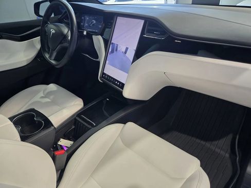 Used 2020 Tesla Model X image 5