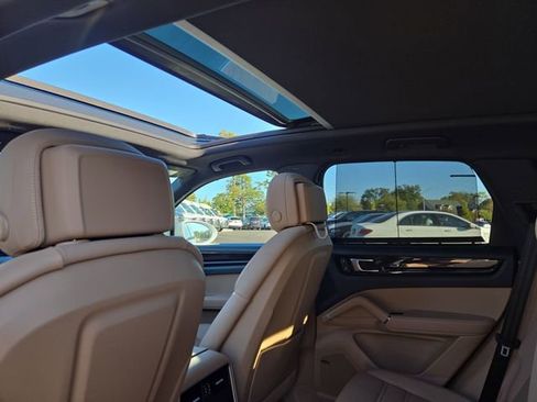 Used 2023 Porsche Cayenne image 31
