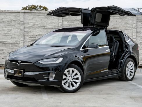 Used 2017 Tesla Model X 90D image 6