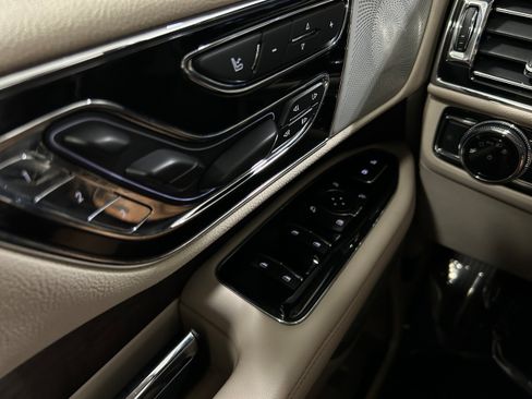 Used 2020 Lincoln Navigator L Reserve w/ Luxury Package AWD/4WD image 24