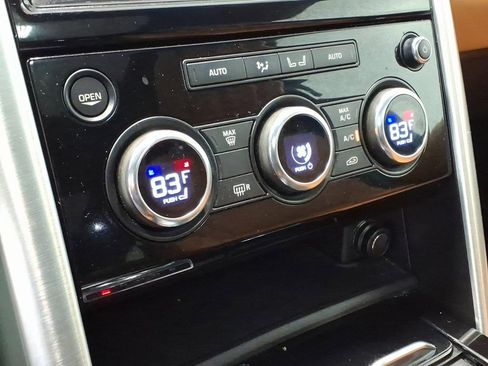 Used 2019 Land Rover Discovery HSE Luxury image 16