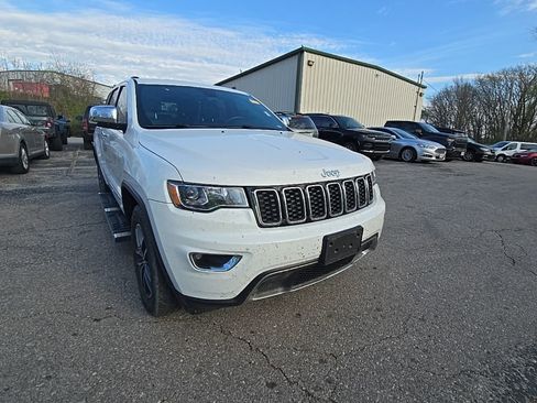 Used 2018 Jeep Grand Cherokee Limited image 11