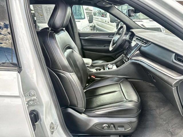 Used 2024 Jeep Grand Cherokee Limited AWD/4WD image 25