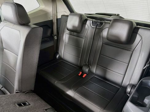 Used 2020 Volkswagen Tiguan SEL FWD image 9
