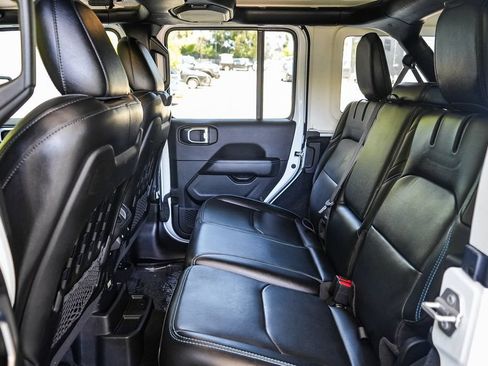 Used 2022 Jeep Wrangler Unlimited Rubicon 4xe w/ Cold Weather Group AWD/4WD image 17
