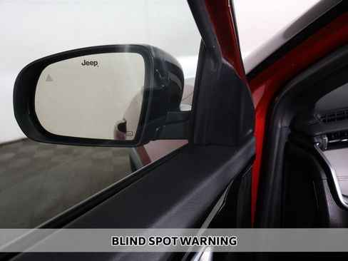 Used 2025 Jeep Compass Limited AWD/4WD image 4