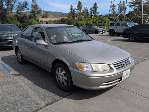 Used 2000 Toyota Camry LE image 1