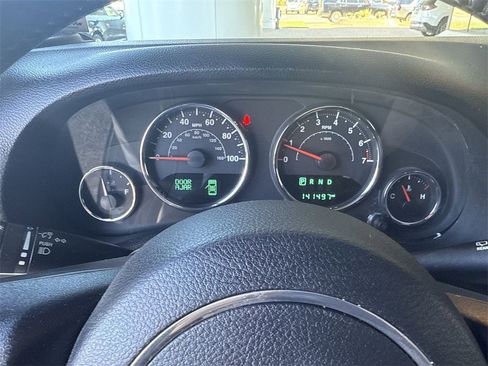 Used 2015 Jeep Wrangler Unlimited Rubicon w/ Connectivity Group image 11