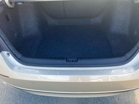 Used 2018 Honda Accord Touring image 17