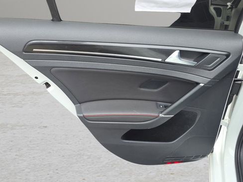 Used 2017 Volkswagen GTI SE image 14